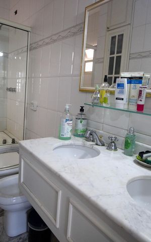 Casa à venda com 390m², 4 quartos e 4 vagasBanheiro da Suíte 3
