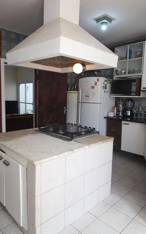 Casa à venda com 390m², 4 quartos e 4 vagasCozinha