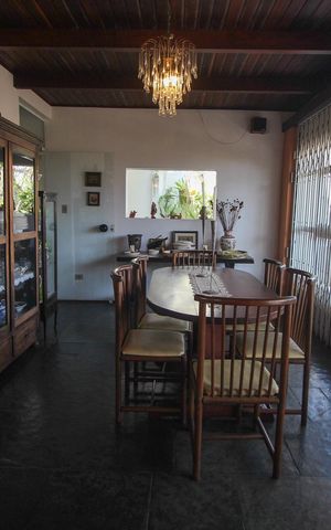 Casa à venda com 390m², 4 quartos e 4 vagasSala