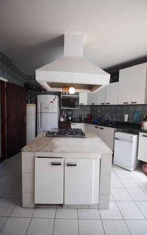 Casa à venda com 390m², 4 quartos e 4 vagasCozinha