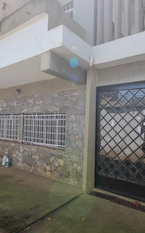 Casa à venda com 390m², 4 quartos e 4 vagasFachada