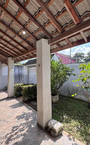 Casa para alugar com 180m², 3 quartos e 3 vagas Casa para alugar com 180m², 3 quartos e 3 vagasÁrea externa