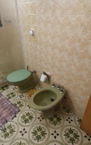 Casa à venda com 330m², 3 quartos e 6 vagasBanheiro 2