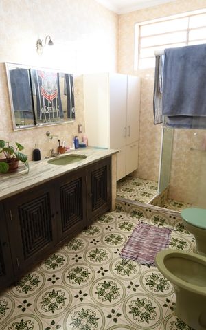 Casa à venda com 330m², 3 quartos e 6 vagasBanheiro 2
