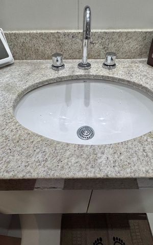 Apartamento à venda com 100m², 2 quartos e 2 vagas Apartamento à venda com 100m², 2 quartos e 2 vagasBanheiro da Suíte