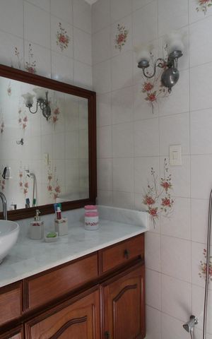 Casa à venda com 162m², 4 quartos e 2 vagasBanheiro da Suíte 2