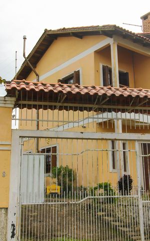 Casa à venda com 224m², 3 quartos e 1 vaga Casa à venda com 224m², 3 quartos e 1 vagaFachada