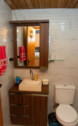 Casa à venda com 80m², 2 quartos e 1 vaga Casa à venda com 80m², 2 quartos e 1 vagaBanheiro