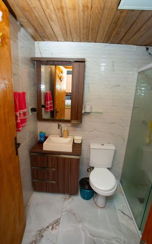 Casa à venda com 80m², 2 quartos e 1 vaga Casa à venda com 80m², 2 quartos e 1 vagaBanheiro
