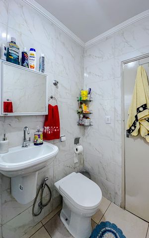 Casa à venda com 240m², 2 quartos e 2 vagasBanheiro Social