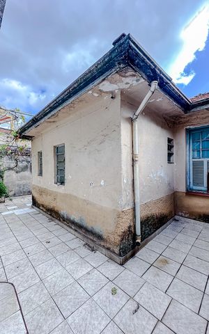Casa à venda com 240m², 2 quartos e 2 vagasÁrea externa