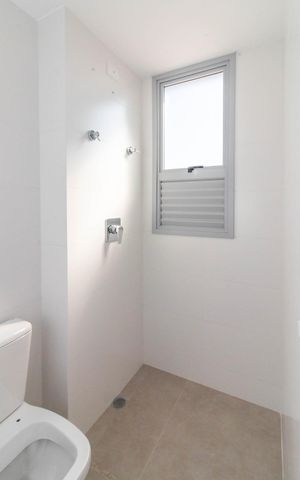 Apartamento à venda com 61m², 2 quartos e 2 vagas Apartamento à venda com 61m², 2 quartos e 2 vagasBanheiro da Suíte 1