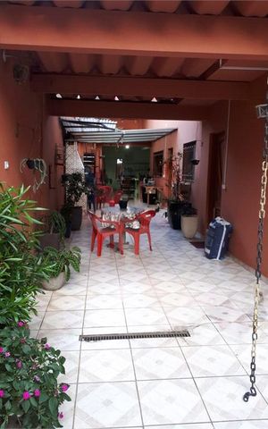 Casa à venda com 90m², 3 quartos e 4 vagas