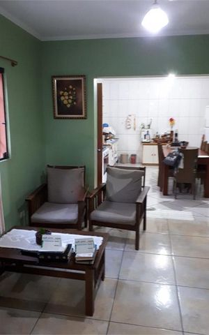 Casa à venda com 90m², 3 quartos e 4 vagas