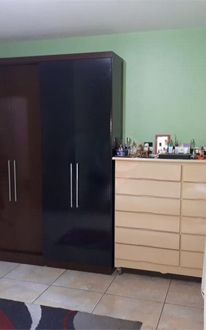 Casa à venda com 90m², 3 quartos e 4 vagas