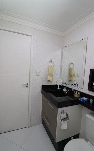Apartamento à venda com 137m², 2 quartos e 2 vagas Apartamento à venda com 137m², 2 quartos e 2 vagasBanheiro da Suíte