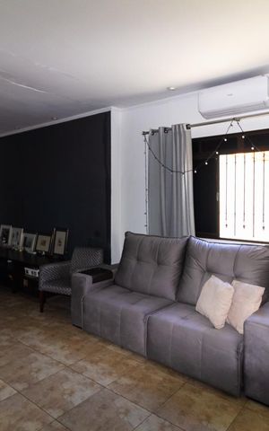Casa à venda com 180m², 3 quartos e 4 vagas Casa à venda com 180m², 3 quartos e 4 vagasSala