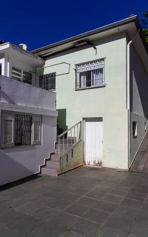 Casa à venda com 180m², 3 quartos e 4 vagas Casa à venda com 180m², 3 quartos e 4 vagasGaragem