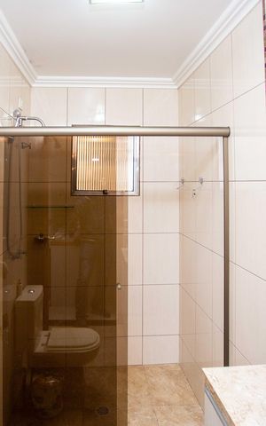 Casa à venda com 215m², 3 quartos e 2 vagasBanheiro da Suíte 2