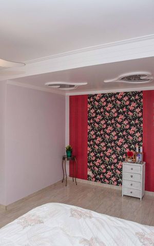 Casa à venda com 215m², 3 quartos e 2 vagasSuíte 2
