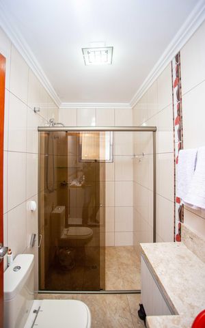 Casa à venda com 215m², 3 quartos e 2 vagasBanheiro da Suíte 2