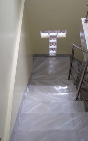 Casa à venda com 215m², 3 quartos e 2 vagasEscada