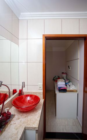 Casa à venda com 215m², 3 quartos e 2 vagasBanheiro da Suíte 2