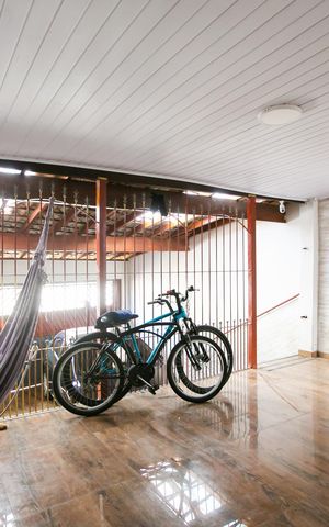 Casa à venda com 134m², 2 quartos e 2 vagas Casa à venda com 134m², 2 quartos e 2 vagasÁrea externa
