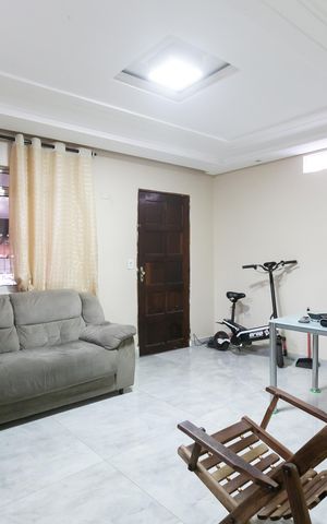Casa à venda com 134m², 2 quartos e 2 vagas Casa à venda com 134m², 2 quartos e 2 vagasSala