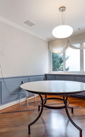 Casa de condomínio à venda com 754m², 4 quartos e 4 vagas Casa de condomínio à venda com 754m², 4 quartos e 4 vagasSala de Jantar