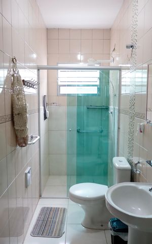 Casa à venda com 222m², 3 quartos e 2 vagas Casa à venda com 222m², 3 quartos e 2 vagasBanheiro