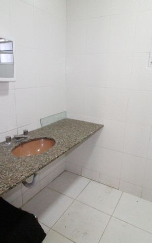 Casa para alugar com 450m², 4 quartos e 4 vagasBanheiro 1