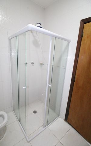 Casa para alugar com 450m², 4 quartos e 4 vagasBanheiro 1