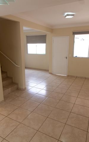 Casa de condomínio para alugar com 90m², 3 quartos e 2 vagas Casa de condomínio para alugar com 90m², 3 quartos e 2 vagasSala