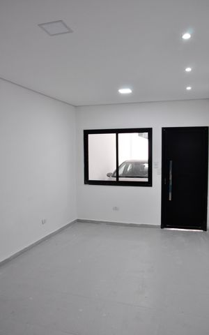 Casa à venda com 168m², 3 quartos e 3 vagas Casa à venda com 168m², 3 quartos e 3 vagasSala