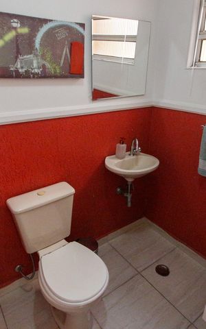 Casa à venda com 179m², 3 quartos e 1 vagaBanheiro 1