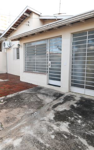 Casa à venda com 255m², 2 quartos e 2 vagasGaragem