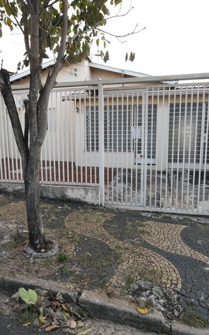 Casa à venda com 255m², 2 quartos e 2 vagasFachada