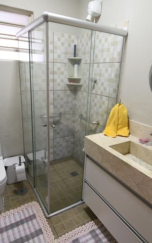 Casa à venda com 255m², 2 quartos e 2 vagasBanheiro