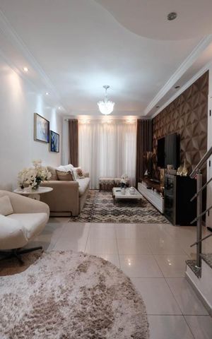 Casa à venda com 125m², 3 quartos e 2 vagasSala