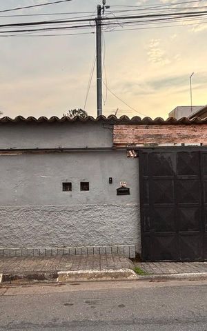 Casa para alugar com 50m², 2 quartos e 1 vaga