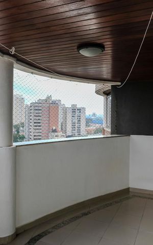 Apartamento à venda com 135m², 3 quartos e 2 vagasVaranda