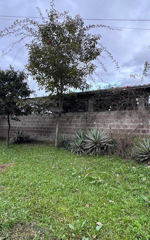 Casa à venda com 150m², 2 quartos e 3 vagas Casa à venda com 150m², 2 quartos e 3 vagasFachada