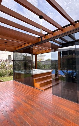 Casa à venda com 150m², 2 quartos e 3 vagas Casa à venda com 150m², 2 quartos e 3 vagasÁrea Externa