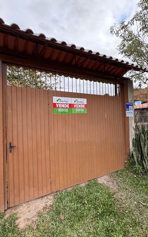 Casa à venda com 150m², 2 quartos e 3 vagas Casa à venda com 150m², 2 quartos e 3 vagasFachada