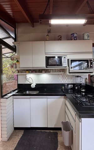 Casa à venda com 150m², 2 quartos e 3 vagas Casa à venda com 150m², 2 quartos e 3 vagasCozinha
