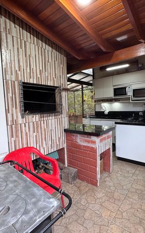 Casa à venda com 150m², 2 quartos e 3 vagas Casa à venda com 150m², 2 quartos e 3 vagasCozinha