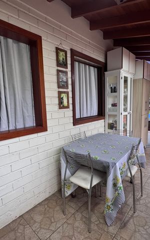 Casa à venda com 150m², 2 quartos e 3 vagas Casa à venda com 150m², 2 quartos e 3 vagasCozinha