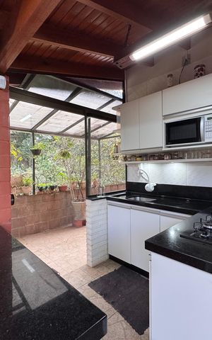 Casa à venda com 150m², 2 quartos e 3 vagas Casa à venda com 150m², 2 quartos e 3 vagasCozinha