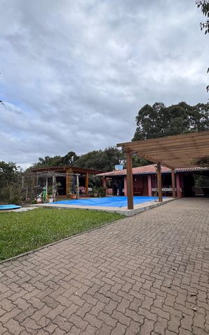 Casa à venda com 150m², 2 quartos e 3 vagas Casa à venda com 150m², 2 quartos e 3 vagasÁrea Externa